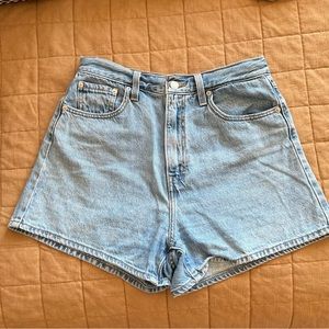 Levi High Loose Short Size 28